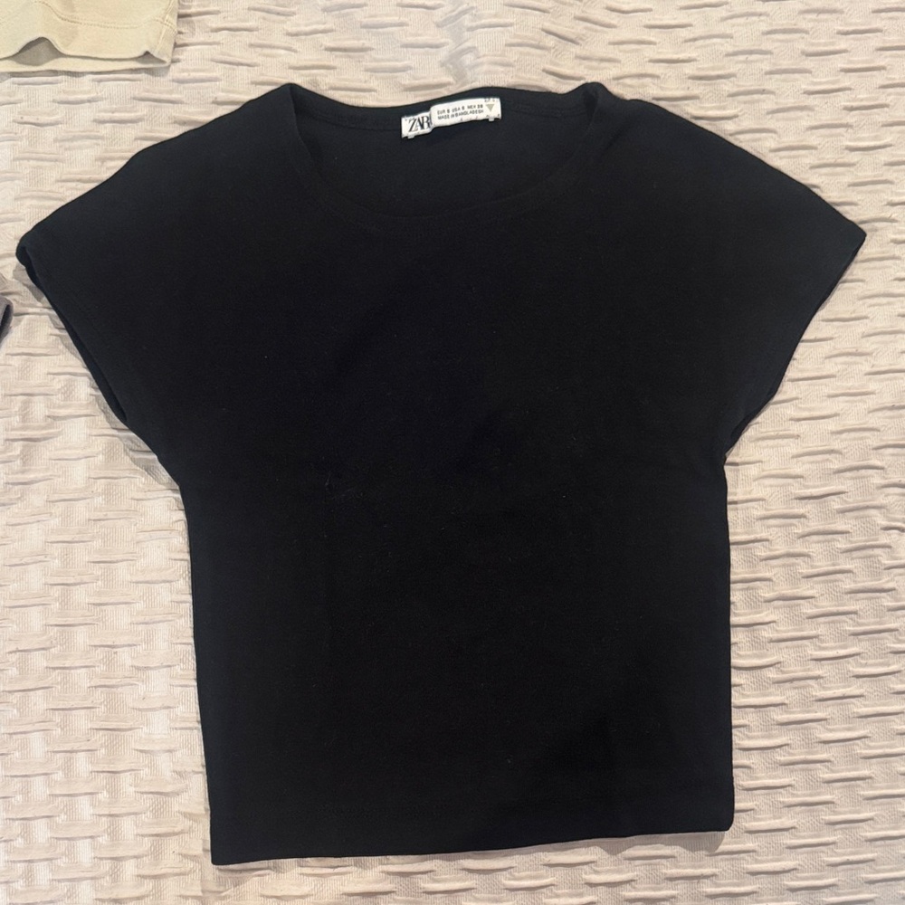 Zara Cropped Tops - Picture 2 of 4
